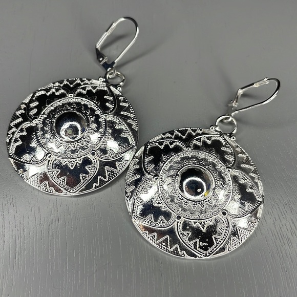 New - never worn - silver plated medallion earrings - Picture 1 of 3